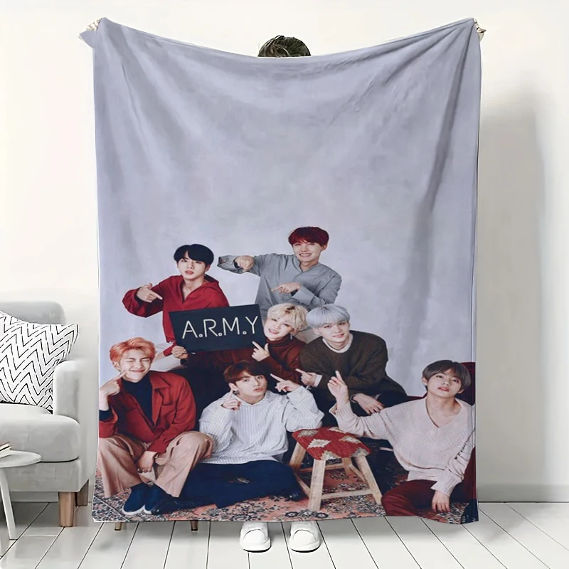 Куленепробиваемое одеяло для мальчиков MINISO BTS. Подходит для детей/взрослых/пар, дома/кемпинга, фланелевое одеяло мягкое и удобное. Куленепробиваемое одеяло для мальчиков MINISO BTS. Подходит для детей/взрослых/пар, дома/кемпинга, фланелевое одеяло мягкое и удобное.