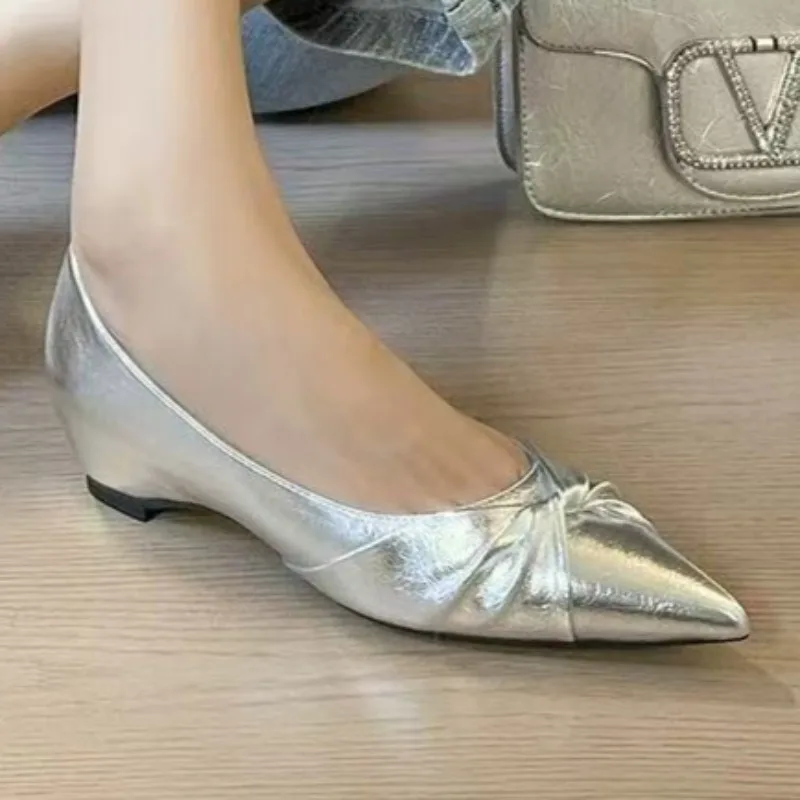 

2025 Women's Spring New Sexy Pointed Designer Low-top Shoes Outdoor Walking Comfortable Shallow Mouth Lightweight Flat Shoes