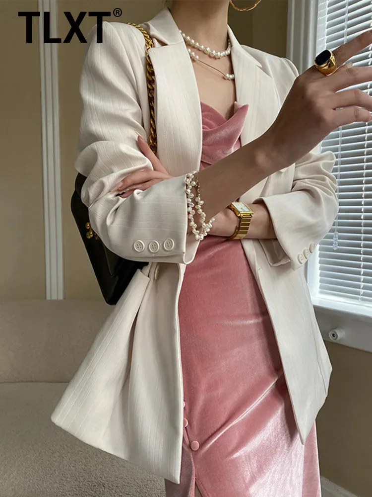 

TLXT Elegant Women's Minimalist Solid Blazer Lapel Double Breasted Long Sleeve Commute Coats Female Summer 2025 New XK1261