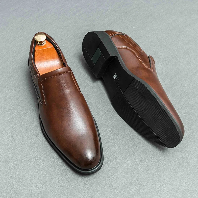 New Men\'s Retro Consice Leather Shoes Fashion Luxury Slip-on Loafers Male Business Shoes Light Dress Driving Shoes Monk Shoes