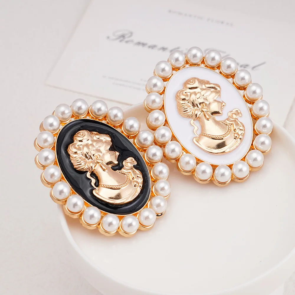 1Pc Classical Queen Avatar Brooch for Women Vintage Personality Shirt Badge Brooch Pin Jewelry Trendy Accessories Party Gifts