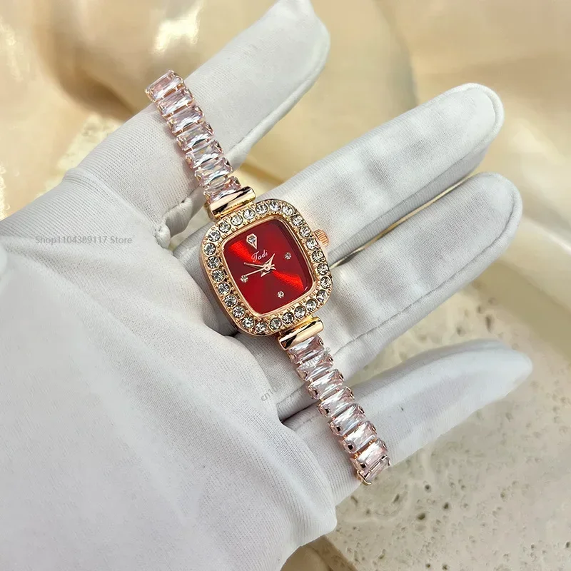 2025 New Temperament Fashionable Square Quartz Wristwatches Light Luxury Women's Watch Free Adjustment Women's Quartz Watch