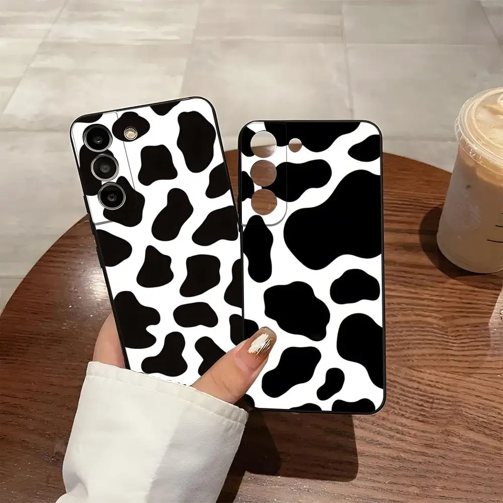 Cow Stripe Patterned Phone Case For Samsung S26 S25 S24 FE S23 S22 S21 Plus S20 Ultra Note20Ultra Black Soft Shell