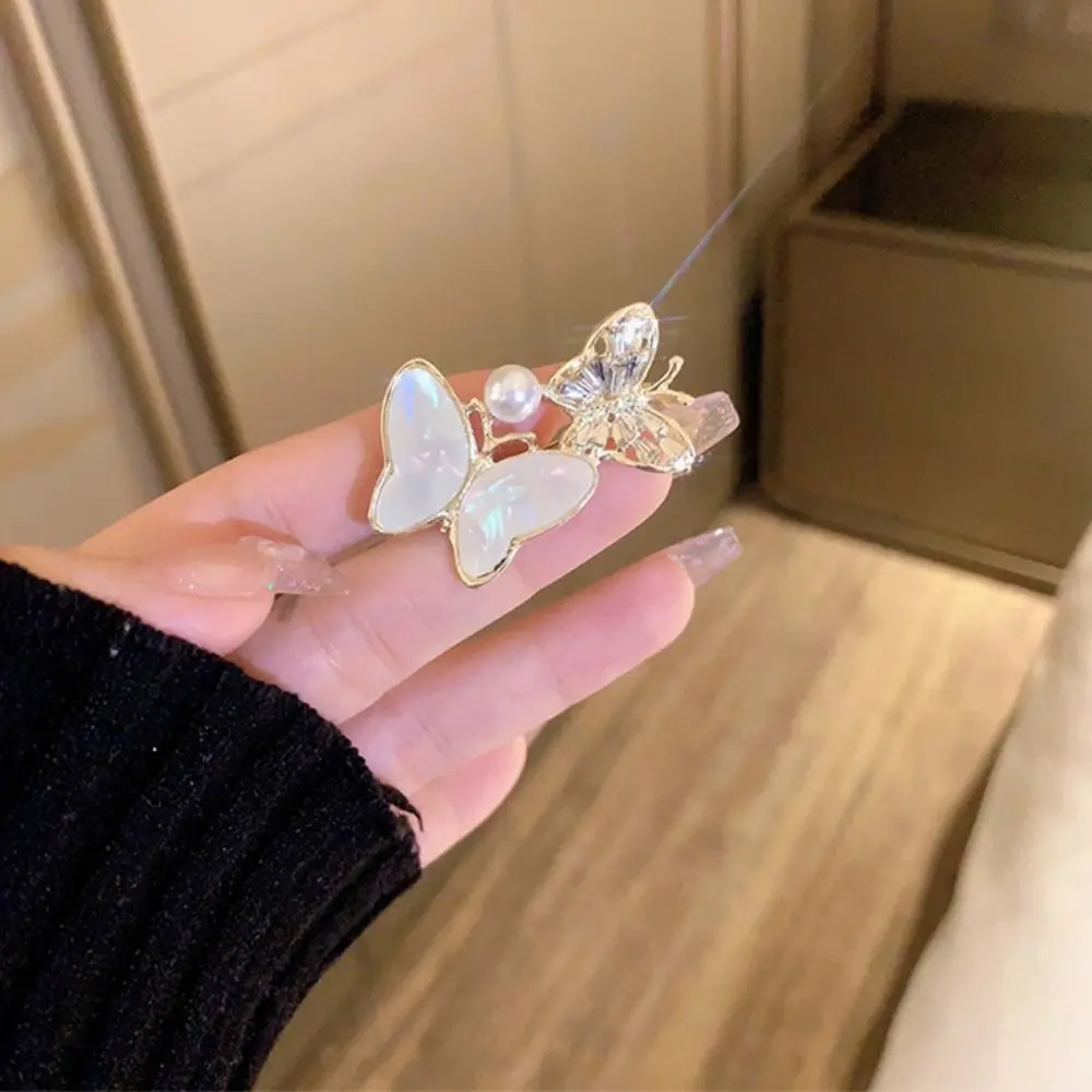 Creative Pearl Butterfly Brooch White Ancient Style Leaf Badge Jewelry Accessories Chinese Style Banquet Clothes Pin Women