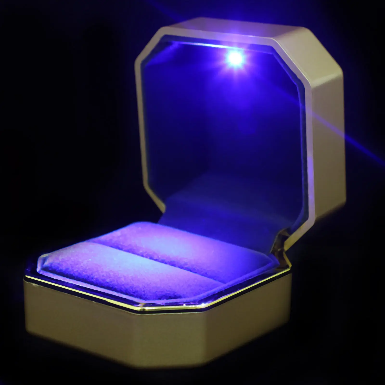 

Ring Box with Built-in Light Chic Jewelry Display Holder for Wedding Rings Engagement Rings Daily Use Portable Ring