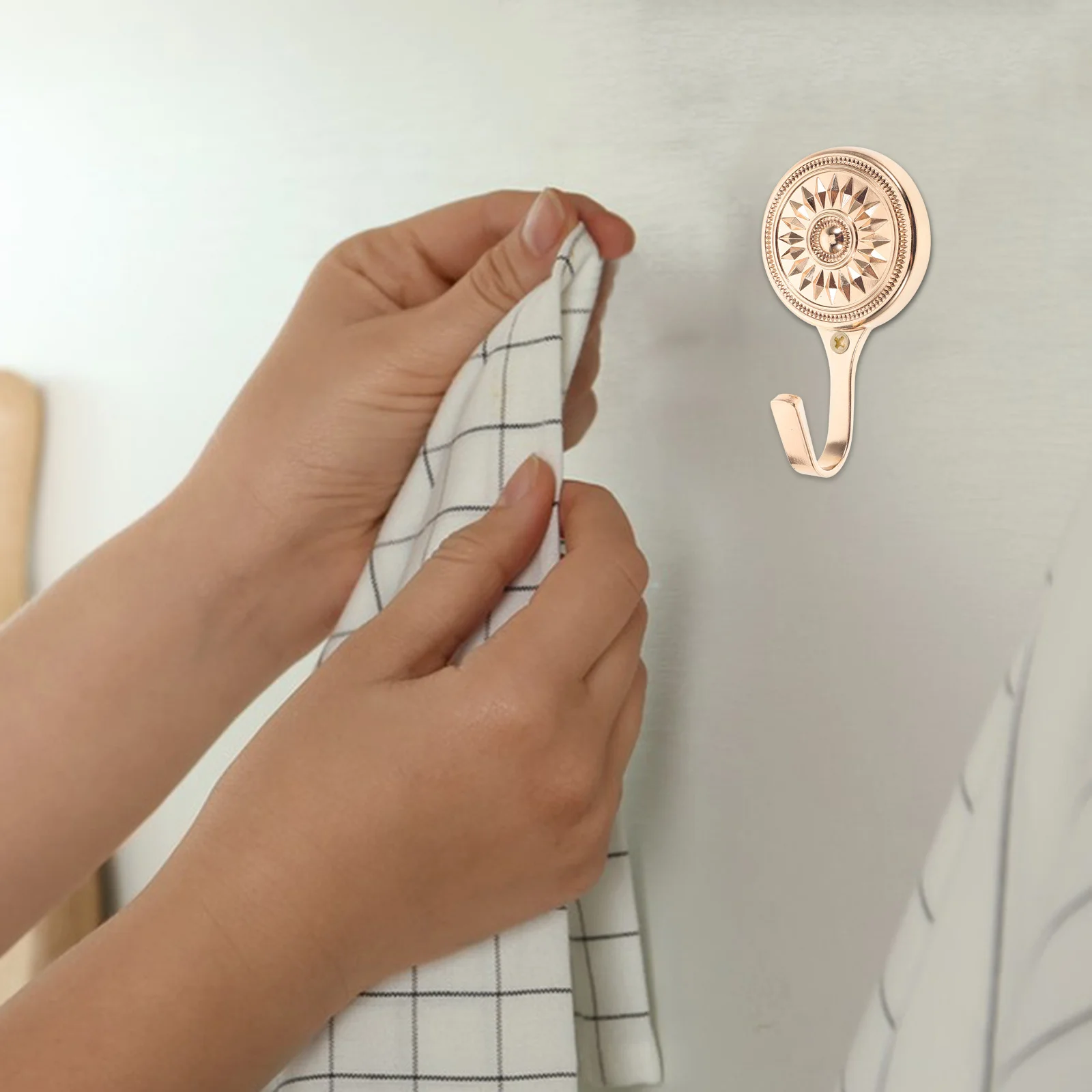 

2Pcs Sunflower Hook Set Elegant Zinc Alloy Wall Hooks Curtain Hangers Closet Kitchen Decorative Coat Hat Hooks Multifunctional