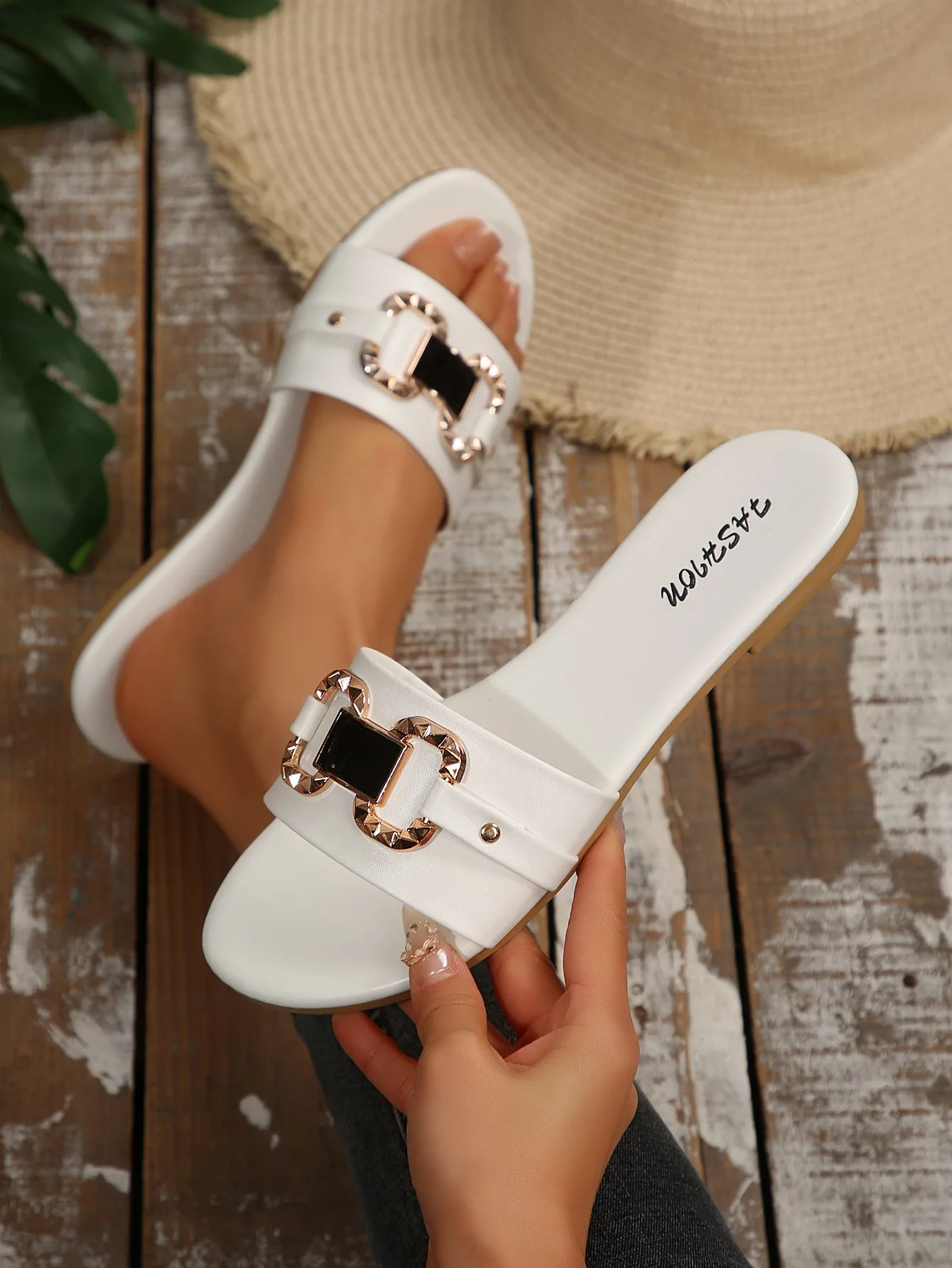 Fashionable Large-Size Women's Sandals Comfortable Flat Slip-On Round Toe Design Simple and Stylish Footwear for Everyday Use