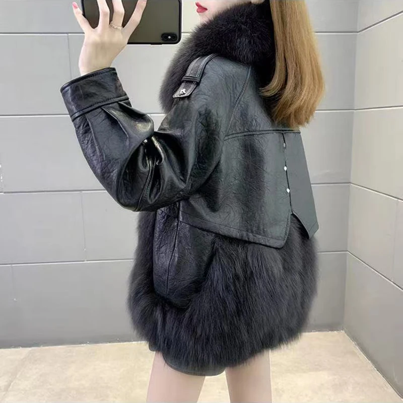 Winter 2023 New Fur Jackets Women\'s Overcoat Faux Fox Fur Cotton Thicken Parker Coat Fashion Loose Stitching Leather Jacket