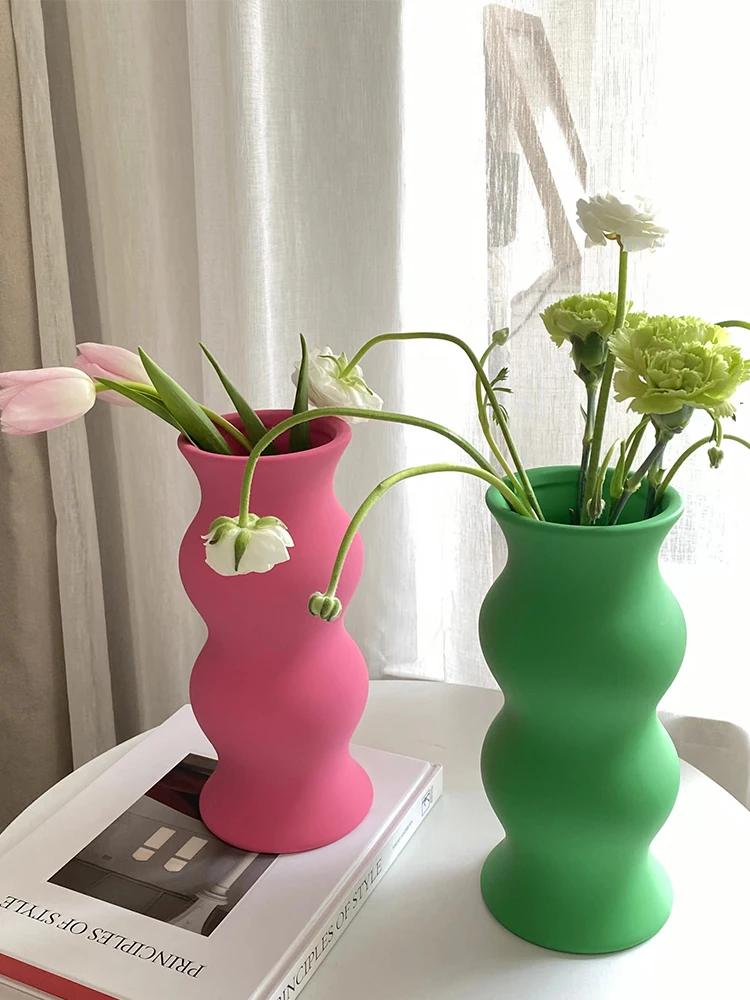 XK Twisted Vase Green Ceramic Matte Good-looking Modern Home Soft Decoration Ornaments