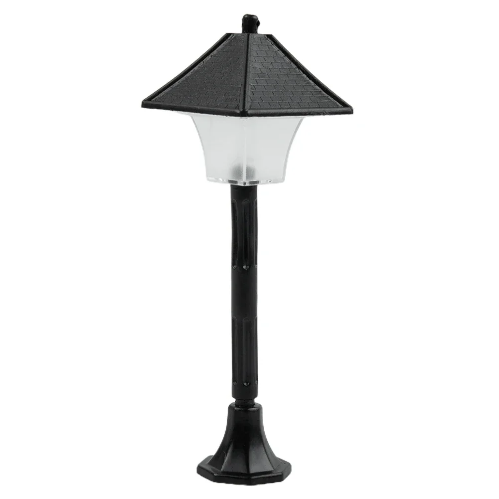 1 set nuovissimo luci per la casa ornamento arredamento da giardino lampada solare treno batteria in miniatura casa delle bambole nera modello strada