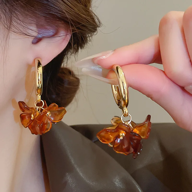 Maillard Flower Acrylic Flower Petals Dangle Earrings C-shaped Vintage Smudging Drop Earrings for Women Luxury Ear Jewelry M1