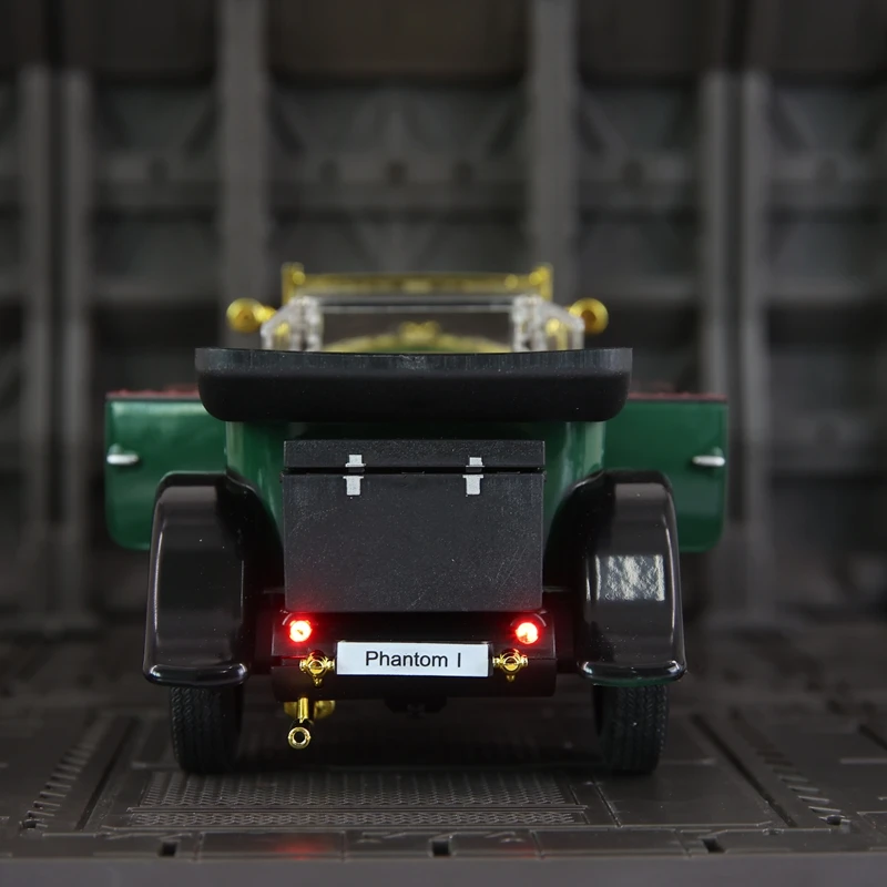 For 1:24 alloy car model of 1st generation Phantom classic car doors on both sides that can be opened has sound and lighting