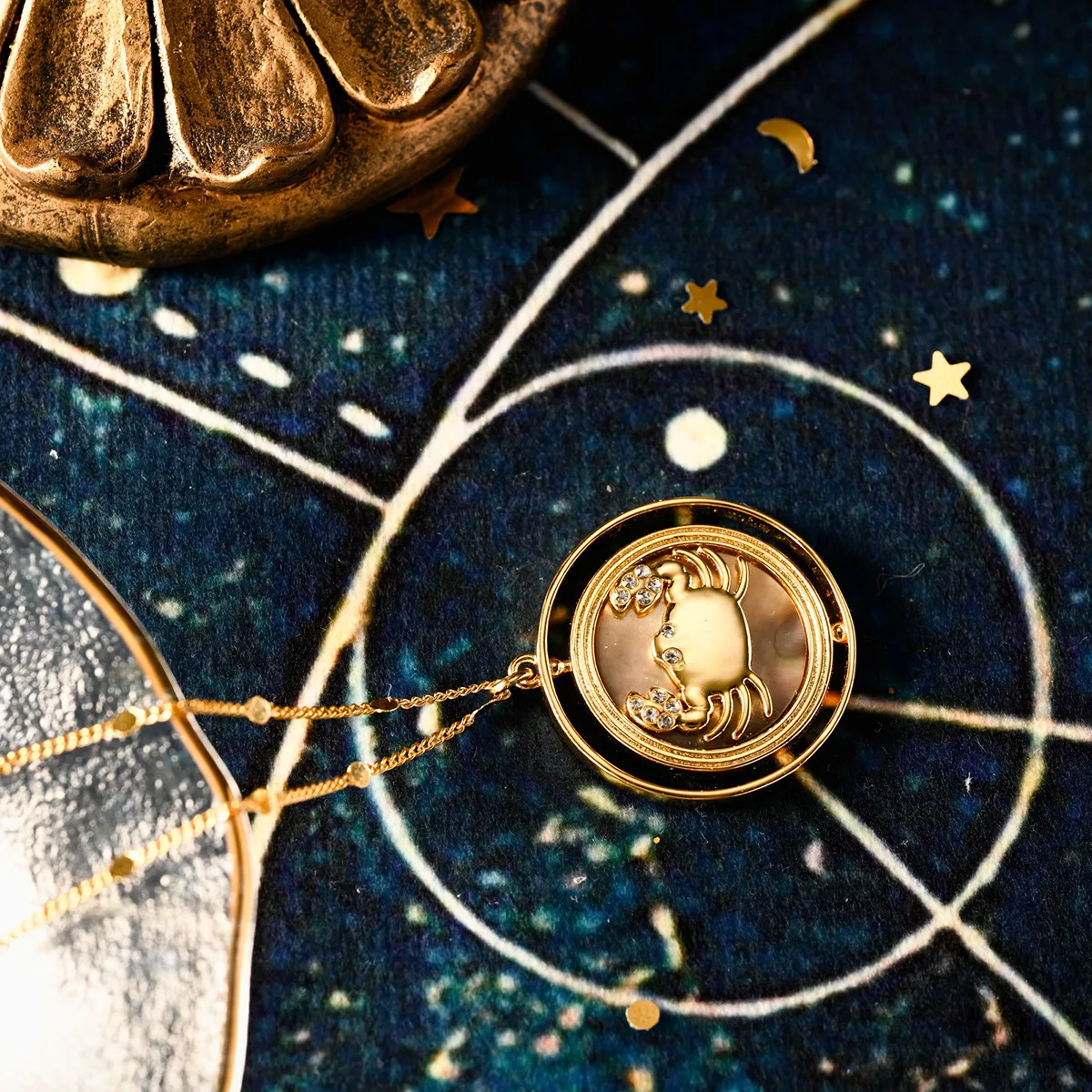 Kenjie copper-plated real gold twelve constellations Cancer pendant necklace rotatable double-sided pattern black shell inlaid n