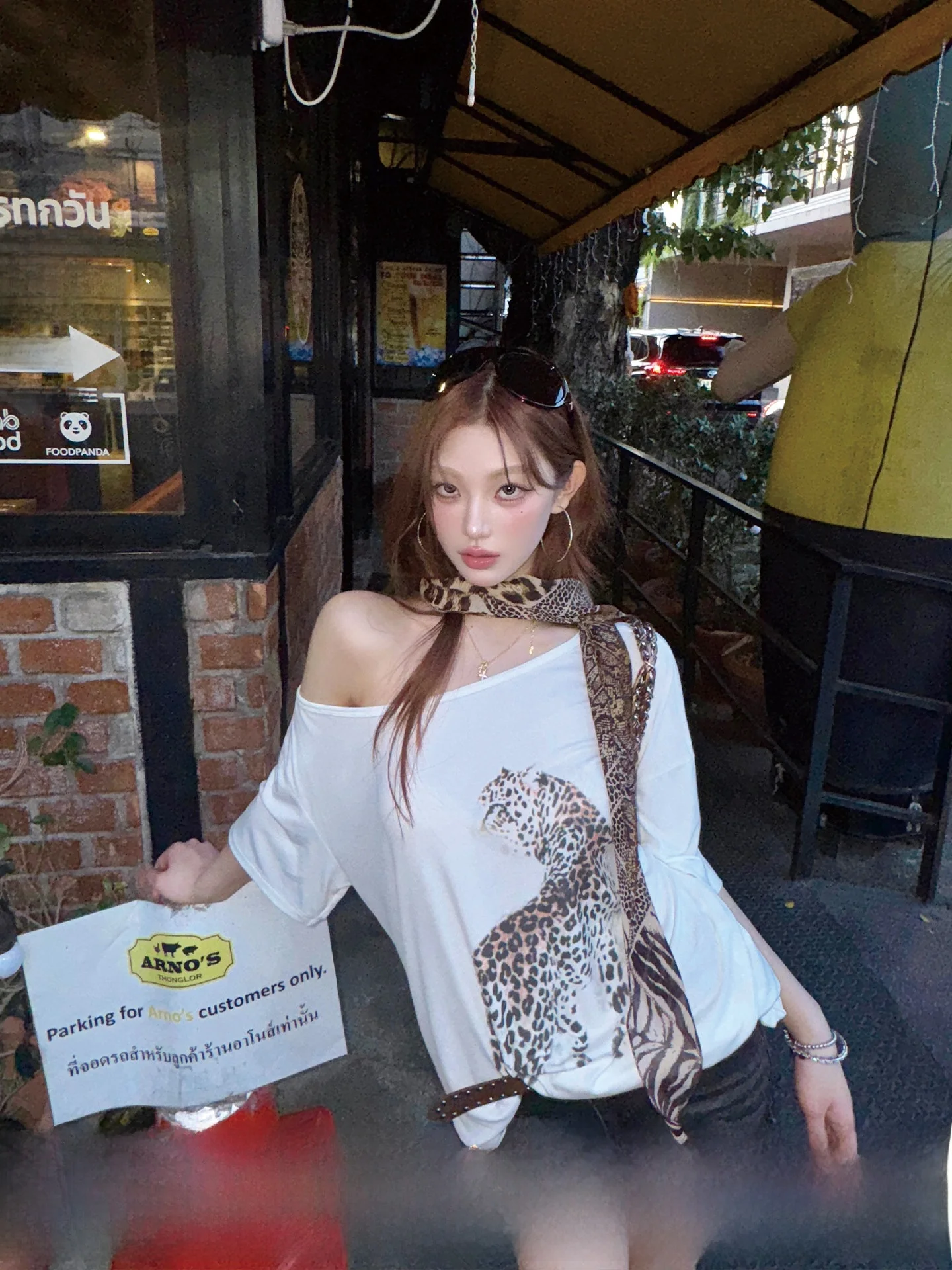 

Early Spring Casual Style Lazy Shoulder Leopard Print White Short Sleeve T-Shirt Women's Loose Fit Comfortable Cotton Tee