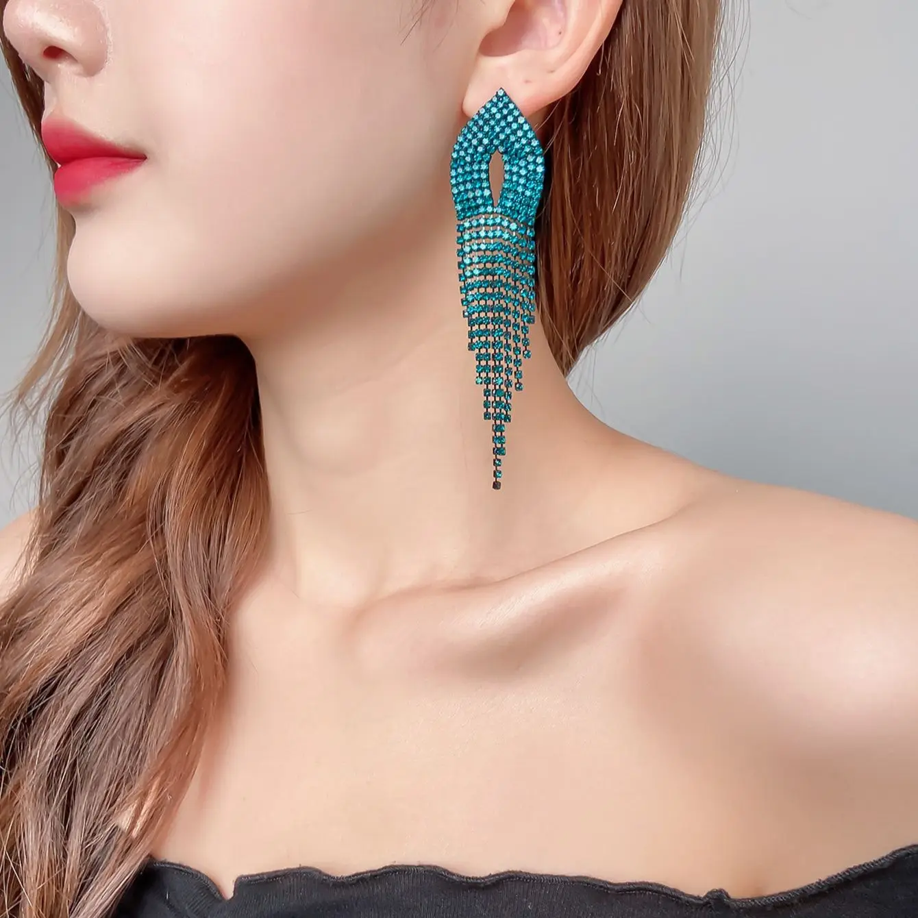 2022 New Luxury Green Long Tassel Earrings for Women Bridal Dangle Earrings Full Rhinestone Party Earring Wedding Jewelr