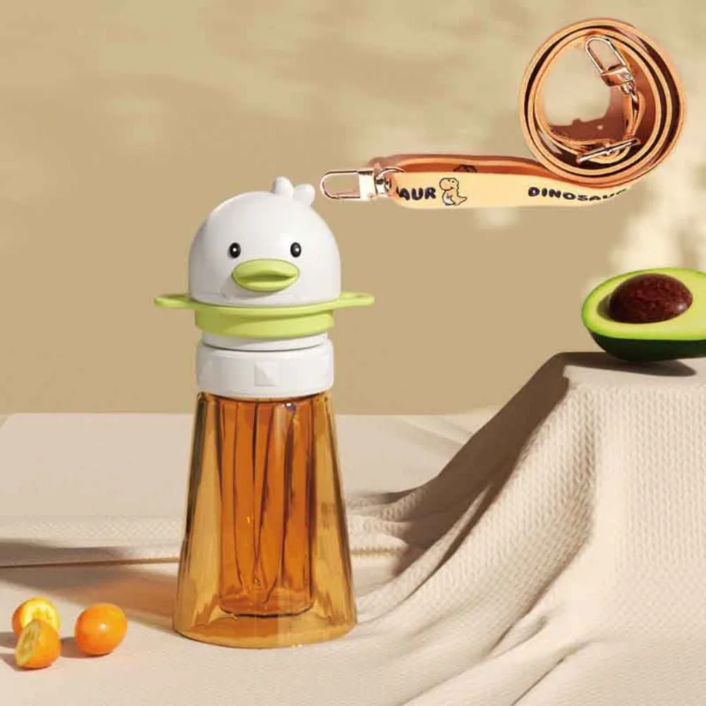 

Крышка для детской бутылки с водой с рисунком утки и плечевым ремнем, силиконовая соломенная бутылочка, сменная крышка, соломенная крышка 2 в 1, посуда для кормления