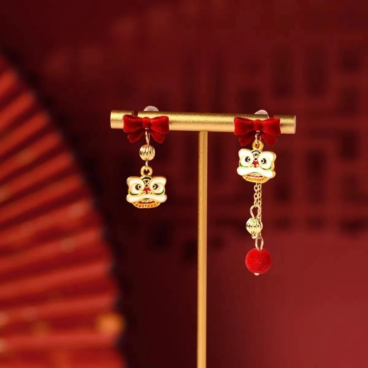 Ethnic Chinese Lucky Lion Shaped Earrings for Women Golden Red Color Traditional Lovely Animal Jewelry Ear Clip New Year Gifts