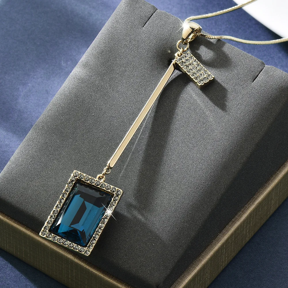

A simple and fashionable long necklace, a geometric crystal tassel sweater chain