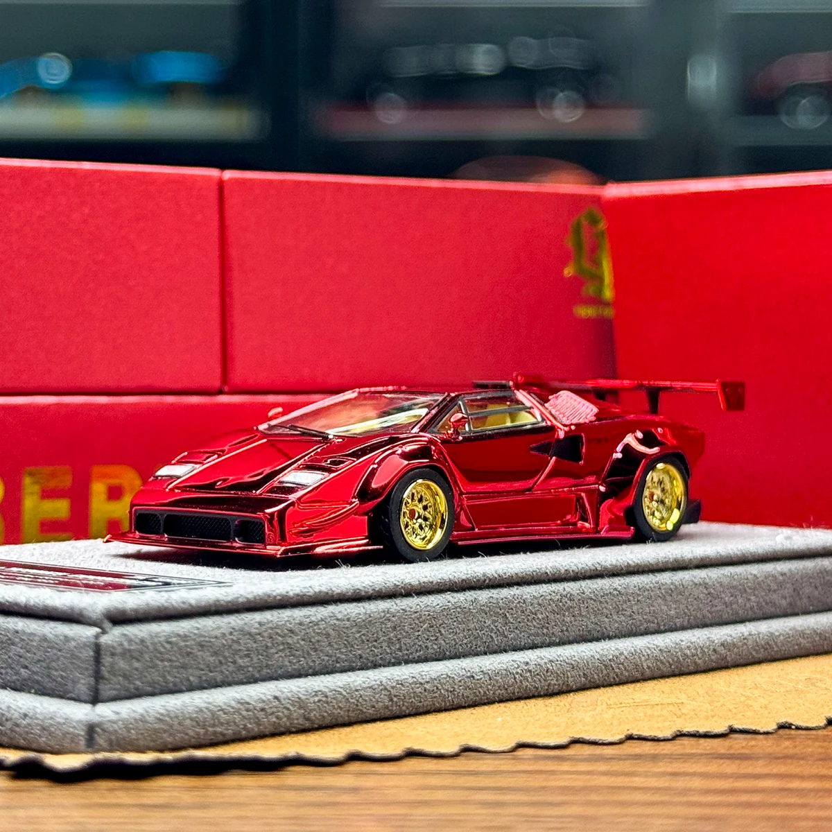 

Акции TopArt 1:64 Малайзия LBWK Countach металлическая красная литая под давлением модель автомобиля в 2025 году