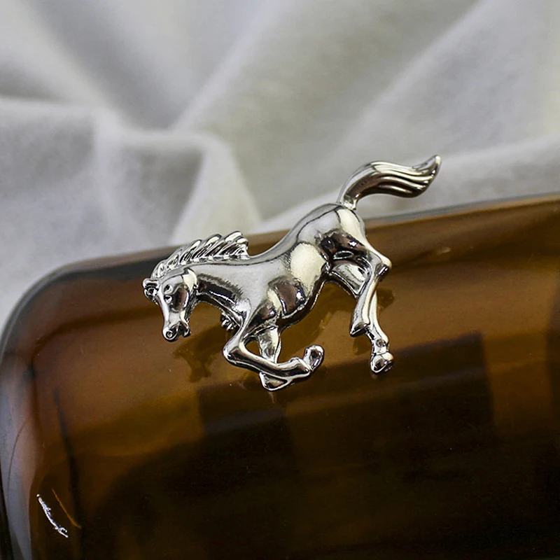 1PC Brooch Pin Retro Enamel Horse Design Badge Clothes Hats Bags Scarves Collar Lapel Brooch Artistic Accessory