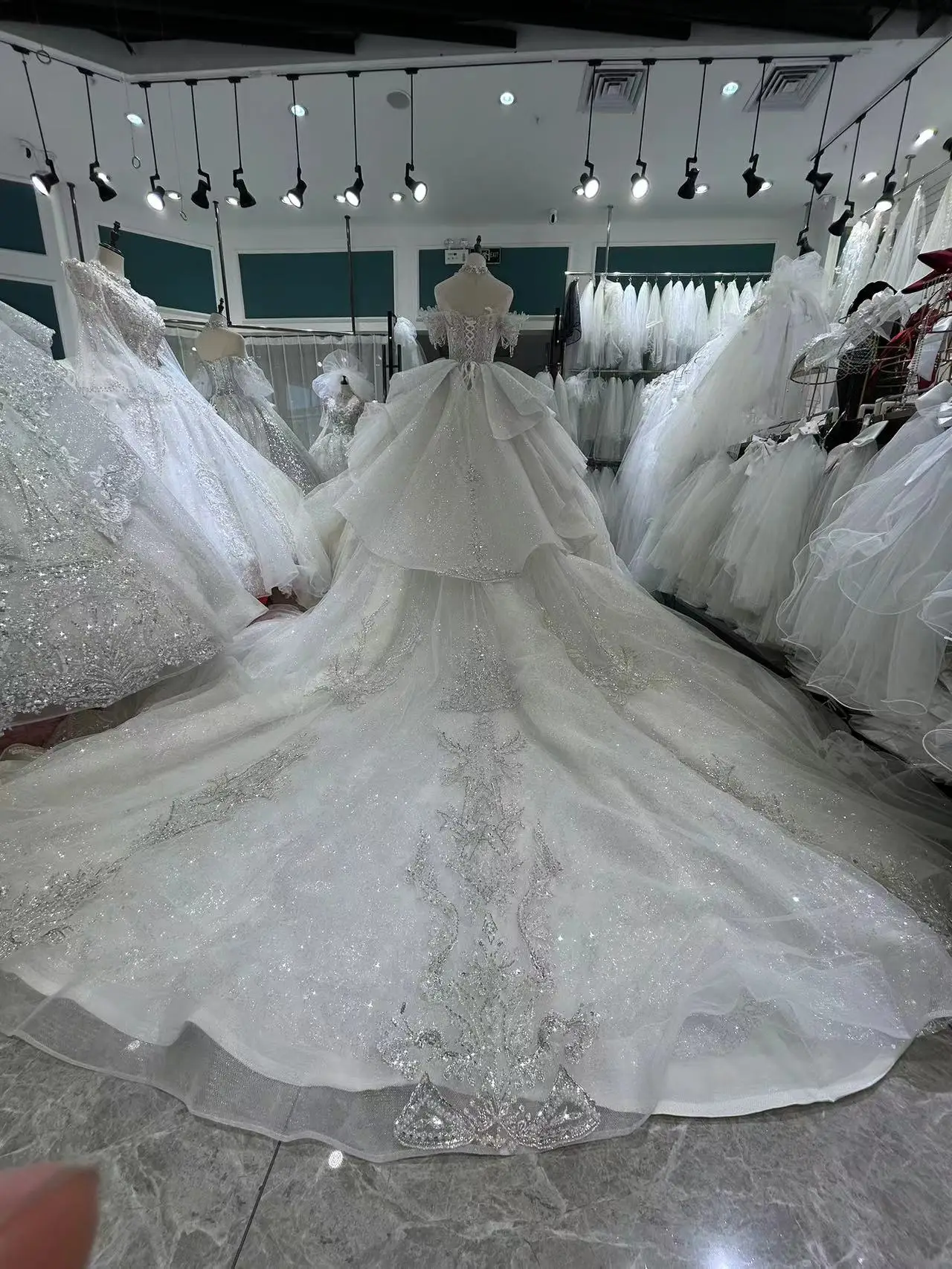 Kisswhite Bridal Green Collection szampański nowy projekt luksusowa suknia ślubna błyszczące kryształy suknie ślubne z odkrytymi ramionami