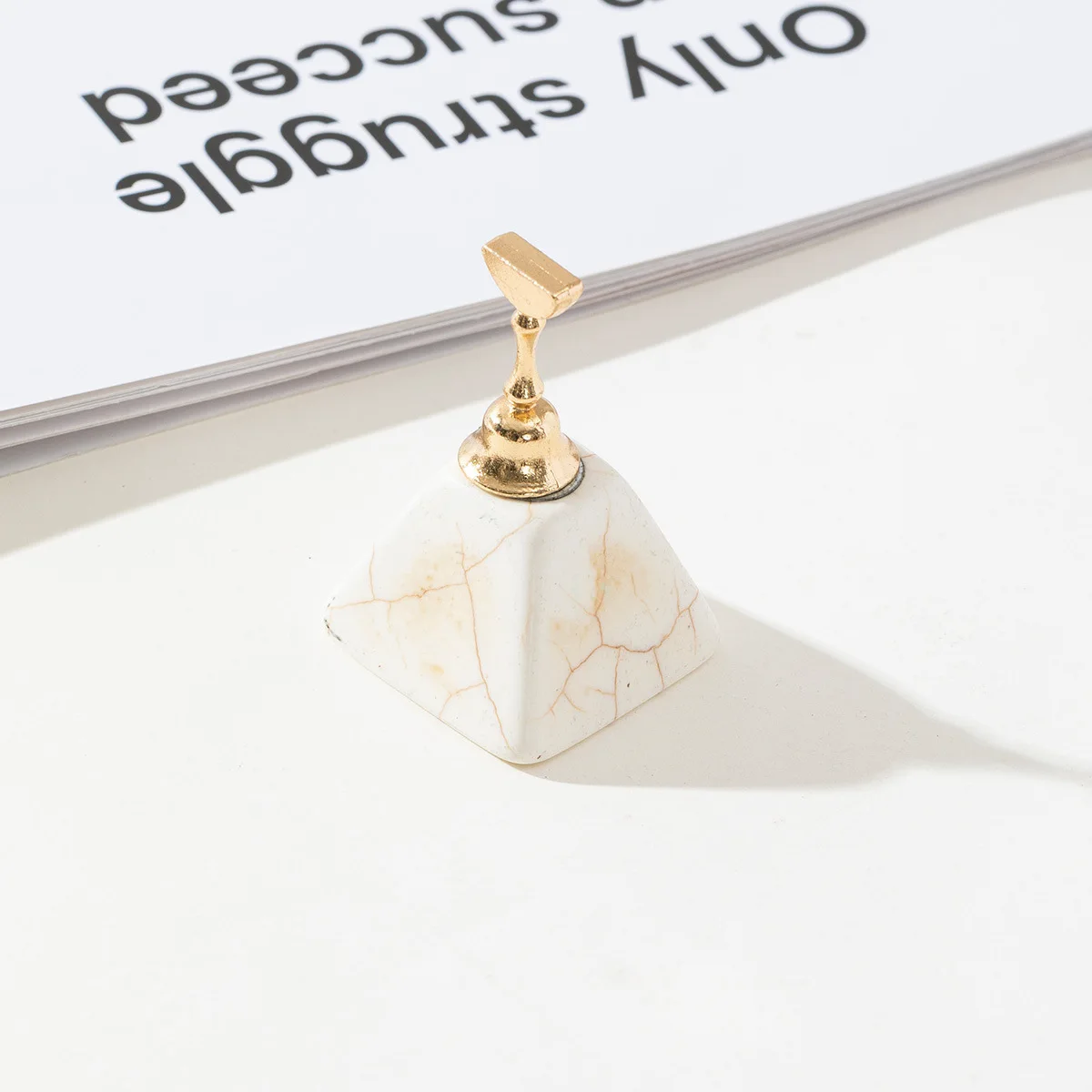 Magnetyczny stojak na tipsy turkusowa podstawa podpórka do ćwiczeń paznokci uchwyt do treningu palców do manicure DIY salon paznokci