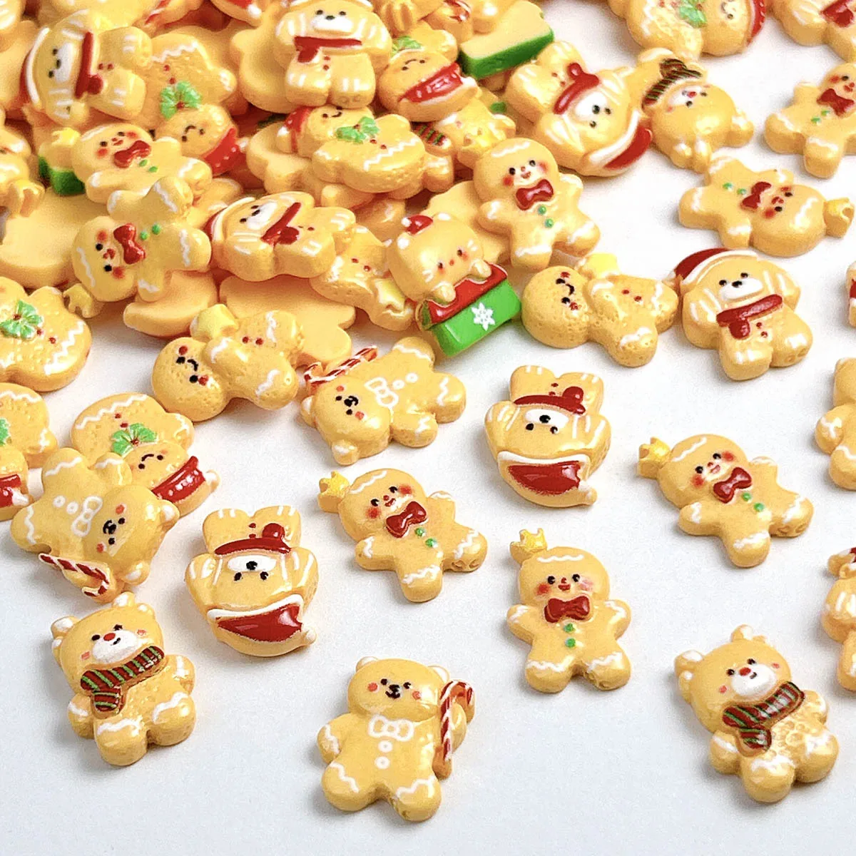

20PCS Cartoon Cute Gingerbread Man Resin Nail Charms Creative Cat Deer Snowman Cookies Nail Art Decorations DIY Christmas Nails