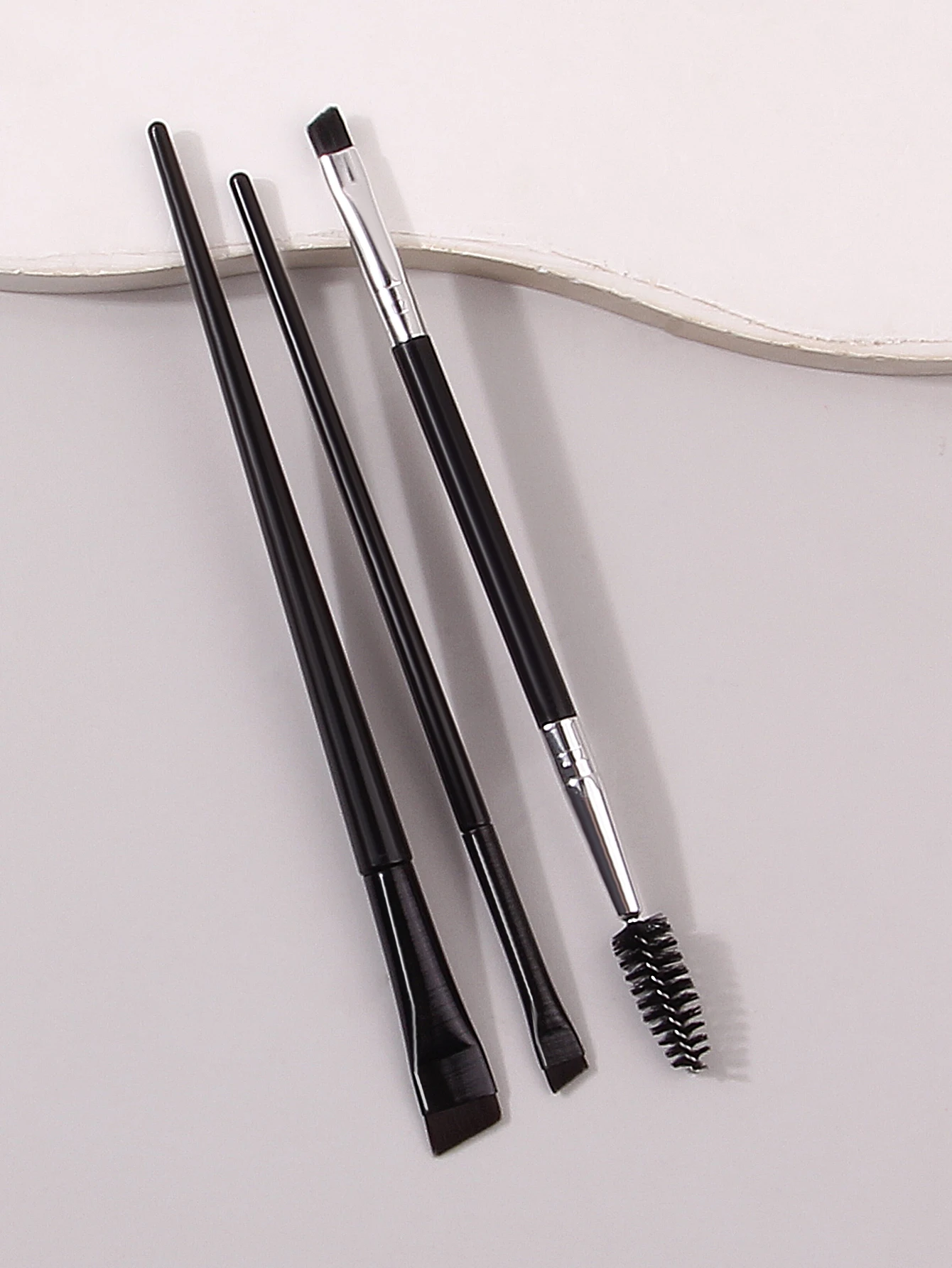 Oogmake-upborstelset: 2 stuks ultradunne en ultrafijne eyelinerborstel + 1 stuks tweekoppige spiraalvormige wimperborstel en schuine wenkbrauwborstel