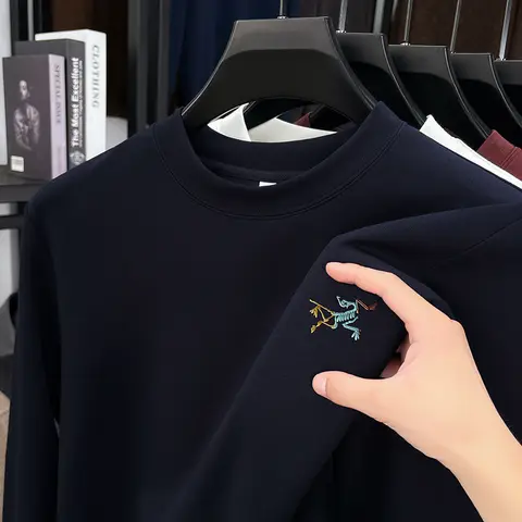 Camiseta Masculina de Manga Longa 2026 Nova, Gola Redonda, Cor Sólida, Versátil, Casual, Camisa Base, Top Moderno e Elegante