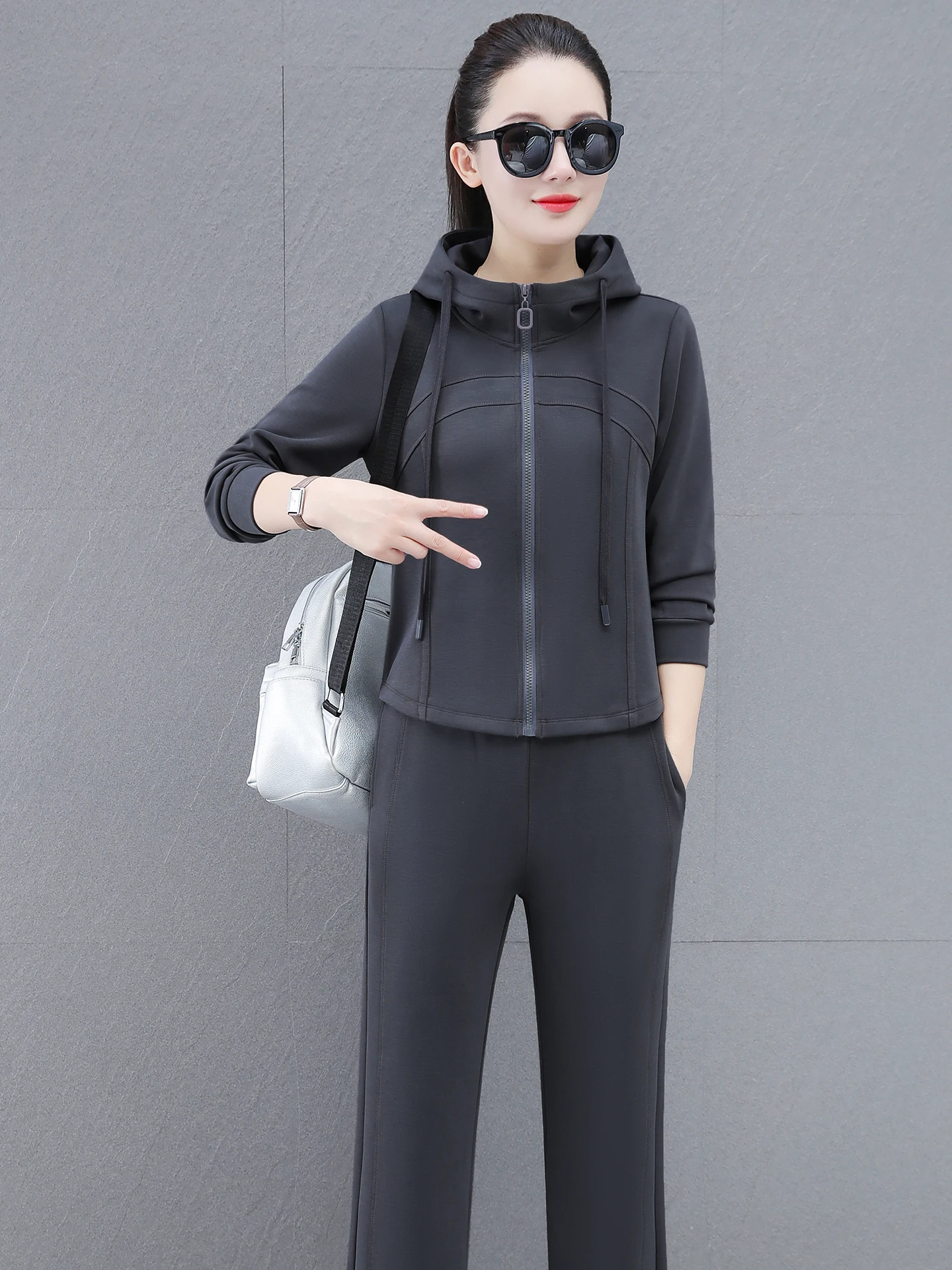 

Женский повседневный спортивный костюм: весенний модный комплект из двух предметов с капюшоном, на молнии, с широкими брюками, свободного кроя, для путешествий, в стиле Mommy Sle