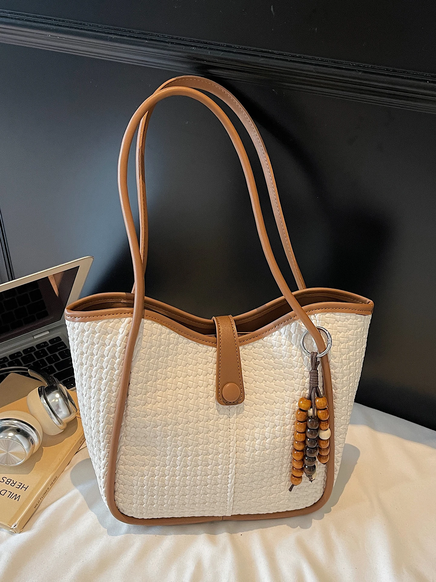 

Texture Woven Pattern Tote Bag Women Autumn New Large Capacity One Shoulder Bags with Decoration Fashion Commute Underarm Bag