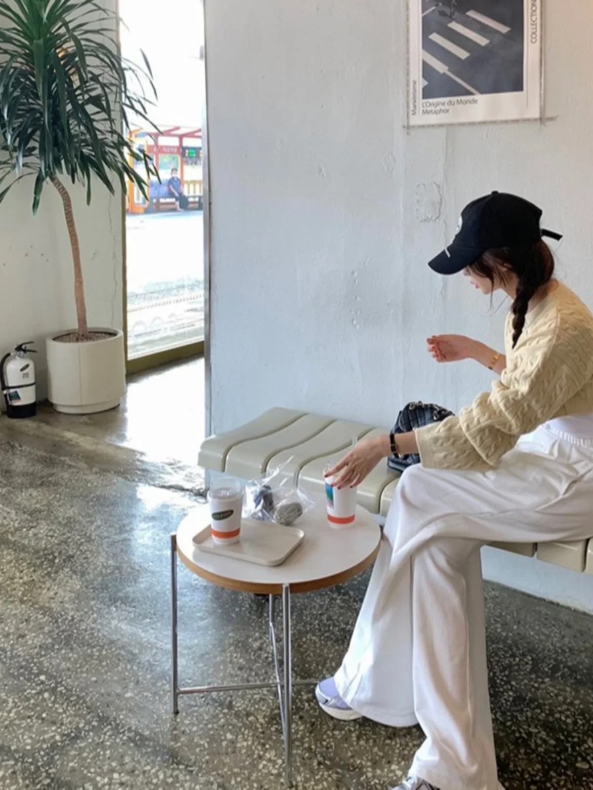 Koreańskie szerokie spodnie sportowe typu sweatpants damskie, codzienne spodnie białe, modne, wyszczuplające, na wiosnę 2025, z wysokim stanem, długie.