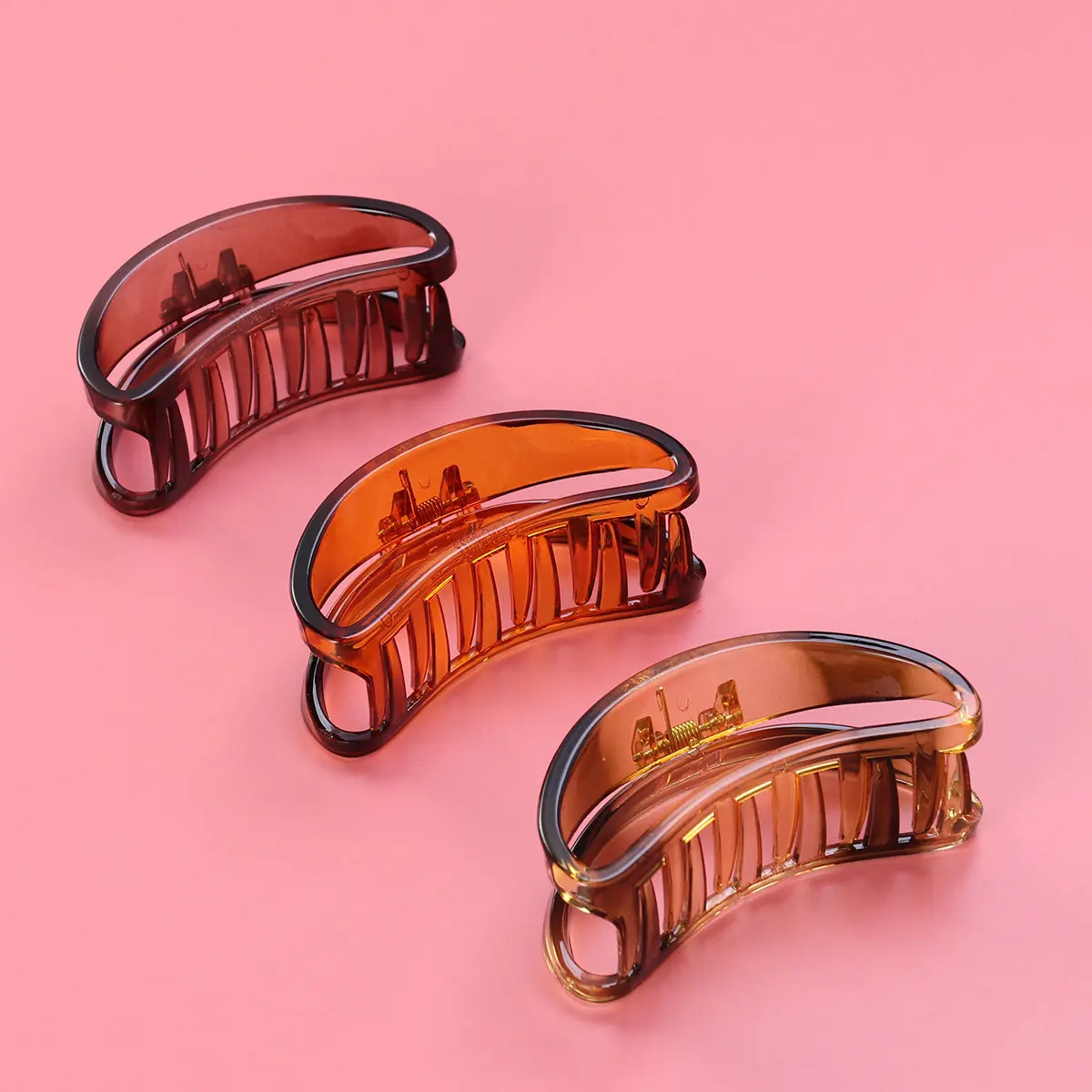 

Набор из 3 заколок с уникальным дизайном зубцов, регулируемый под любой объем волос, не оставляет заломов, гладкое основание, яркий цвет, светло-кофейный коричневый
