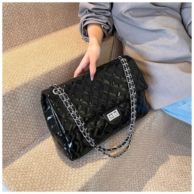 Stylish Ladies Messenger Bag Made Of Wave-Printed Leather Boasting Paris Casual Vintage Spacious Soft Neat Daily Look​