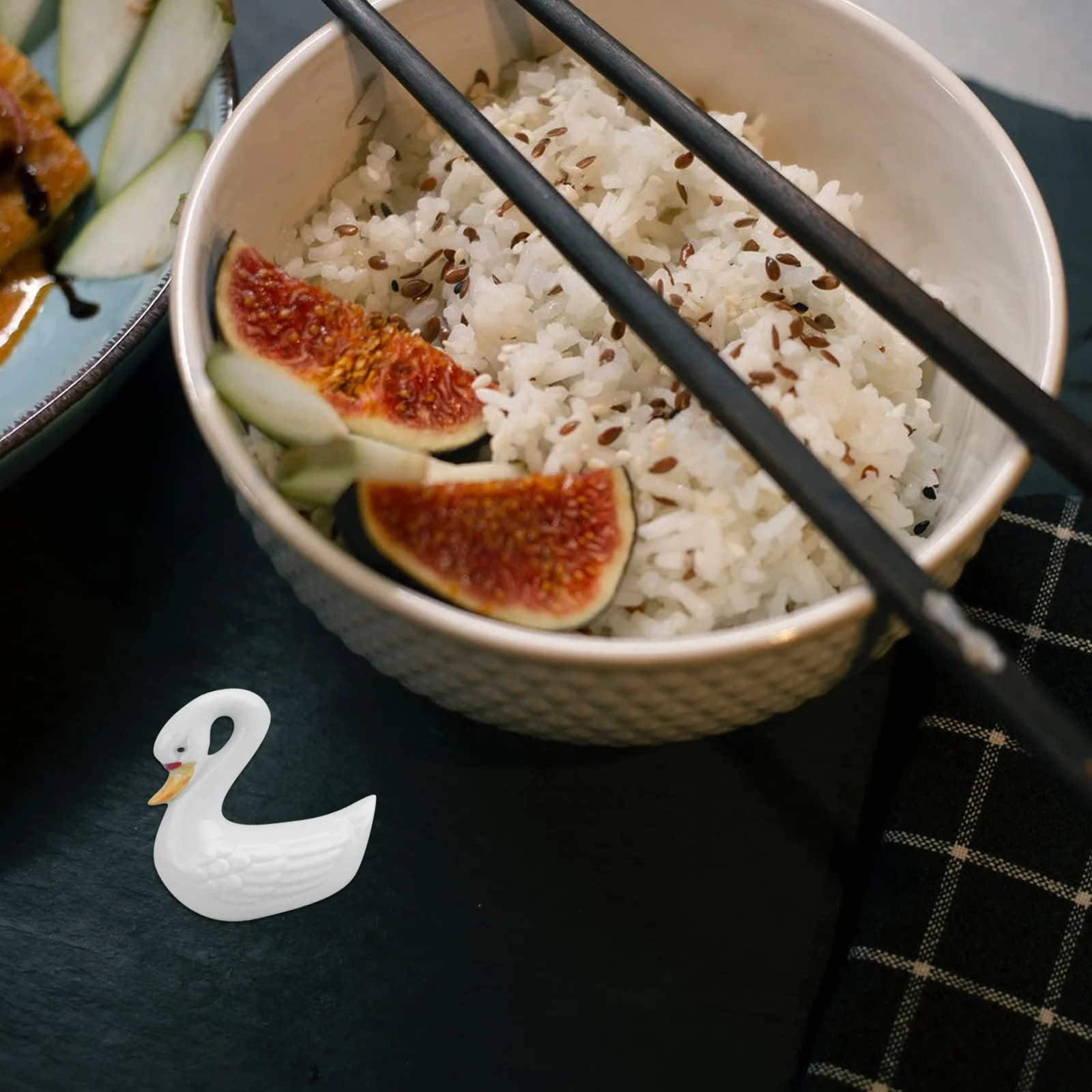 

1 комплект, керамические палочки для еды в форме лебедя, набор для отдыха, креативный дизайн, гладкая поверхность, держатель для палочек для еды, кухонная посуда, домашний ресторан