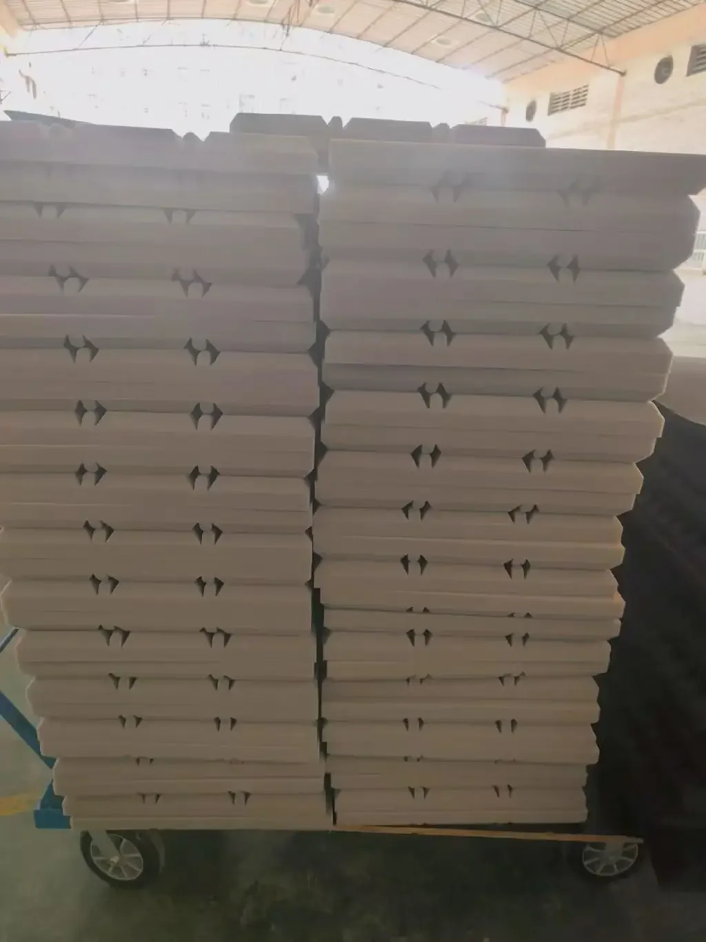 Soundproof Panels 24Pcs 25x25x5cm Studio Acoustic Foam Pyramid Noise Insulation Sound Absorption Treatment Panels White