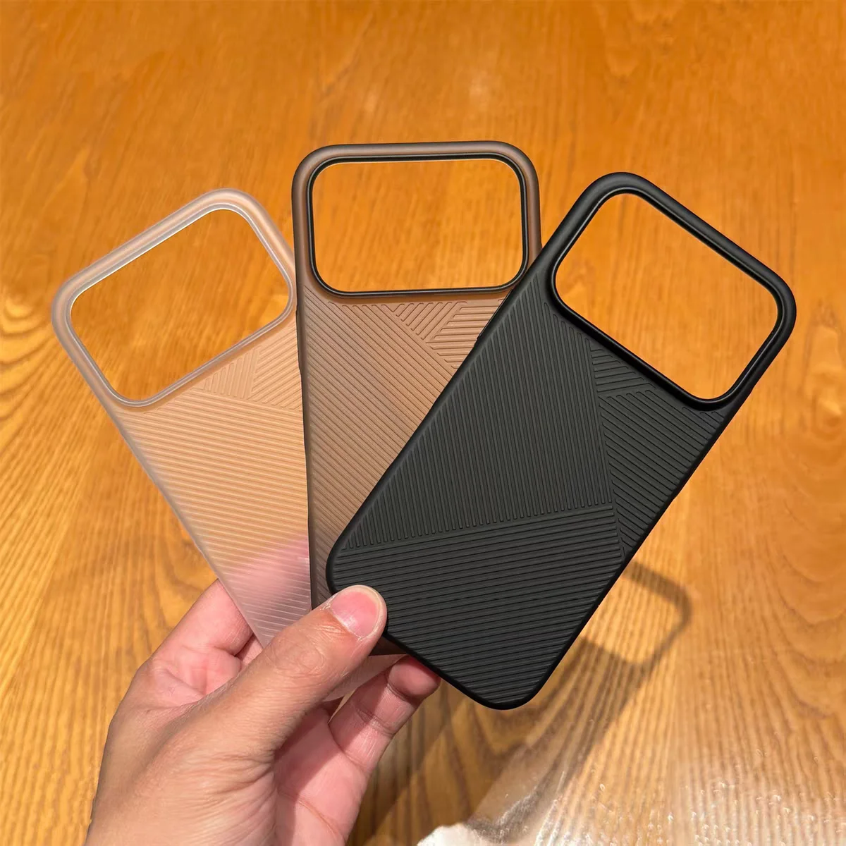 Luxuriöse matte, ultradünne Hülle mit geometrischer Textur für iPhone 17, 16, 15, 14 Pro Max, 17 Air – stoßfeste, durchscheinende Panzerhülle für Herren – Detail 1