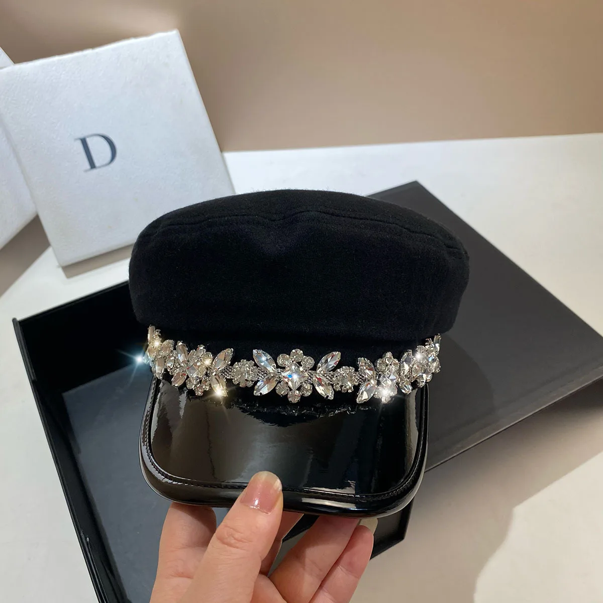 2025 outono Paris Fashion Navy Cap – Chapéu de jornaleiro de mistura de lã de luxo, detalhes de cristal Swarovski, perfeito para estilo de rua