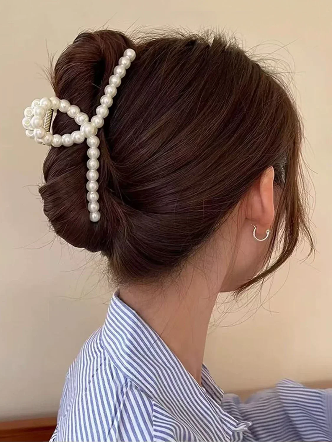 1pc Temperament Large Pearl Hair Clip, Elegant Back of the Head Grip Clip Pan Hair Ponytail Shark Clip, Simple Retro French Clip