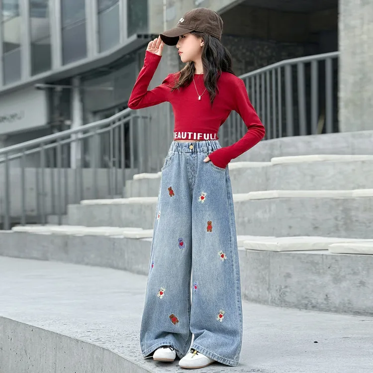 

Джинсы для девочек-подростков, весна, размеры 4, 6, 8, 10, 12, 140, с мультяшным принтом, цветные, с вышивкой в виде медведя, прямые штанины, детские брюки, одежда