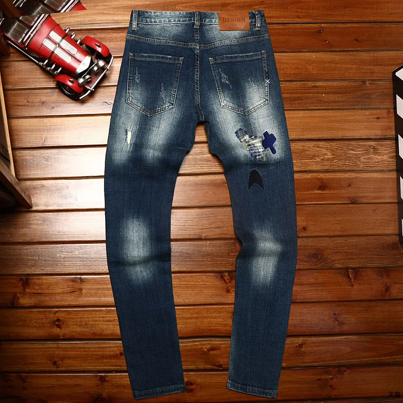 Jeans rasgado bordado masculino, justo, pequeno, remendo reto, na moda, selvagem, casual, calças de motocicleta, novo, 2024