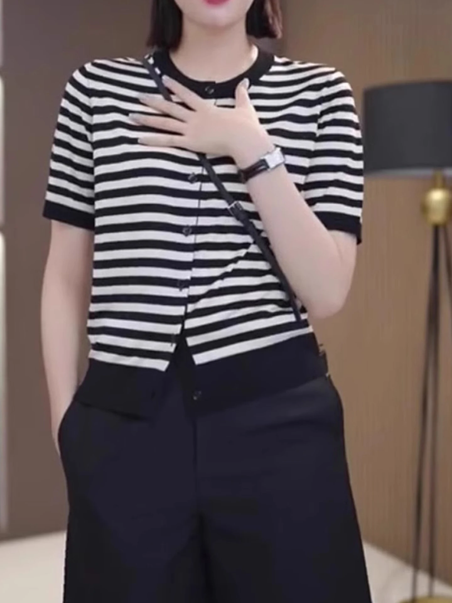 

Commuter Sle round Ne Striped Knitted ort Sve Open Cardigan Casual Faionable Women's Top Korean Version 2025 Summer