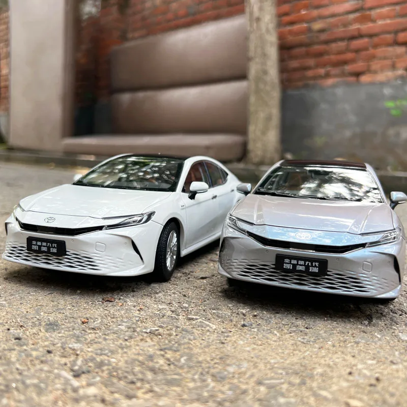 

1:18 Original Model,Toyota Camry MK9 2024,Alloy Car Model for Display,Gift and Collections