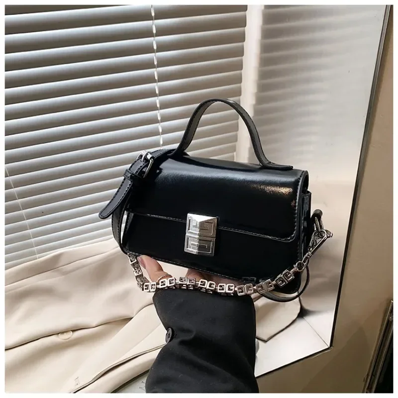 

New Trendy Leather Commuter Bag for Urban Women Travel Ready Large Capacity Vintage Solid Color Design