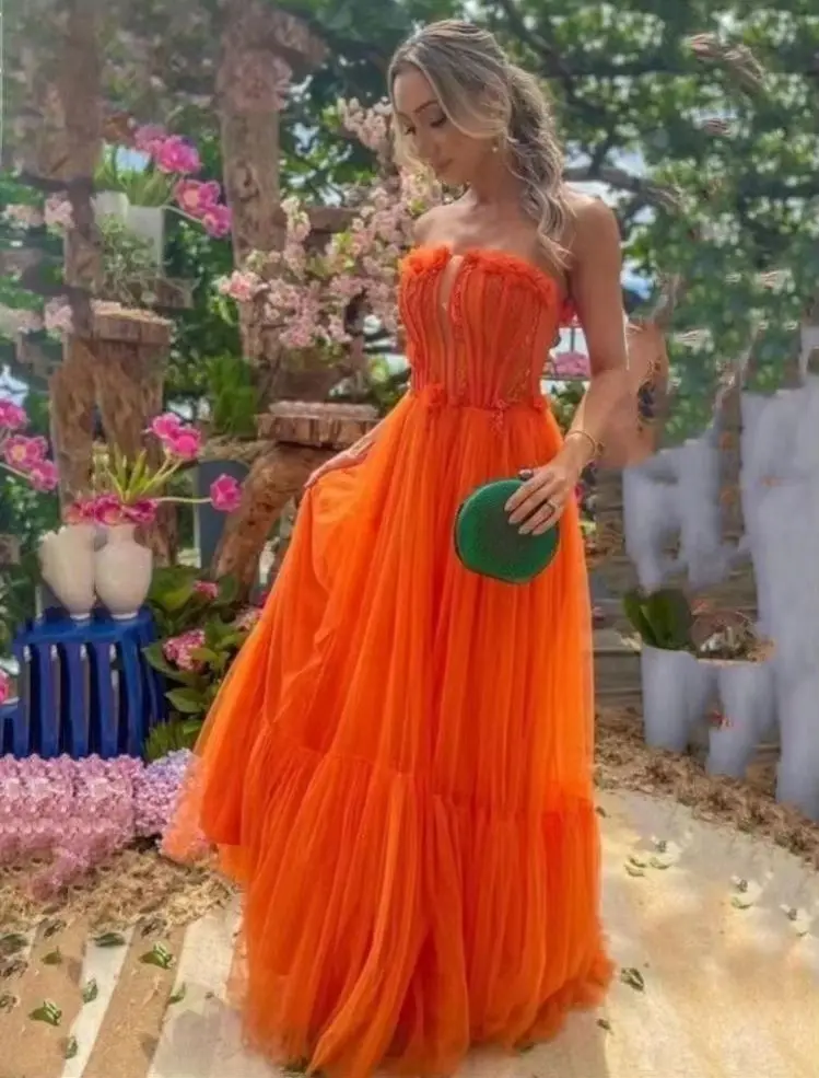 

Orange Lace Strapless A-Line Embroid Prom Dress 3D Flower Multilayer Backless Floor-Length Wedding Party Dress Pleat Customized
