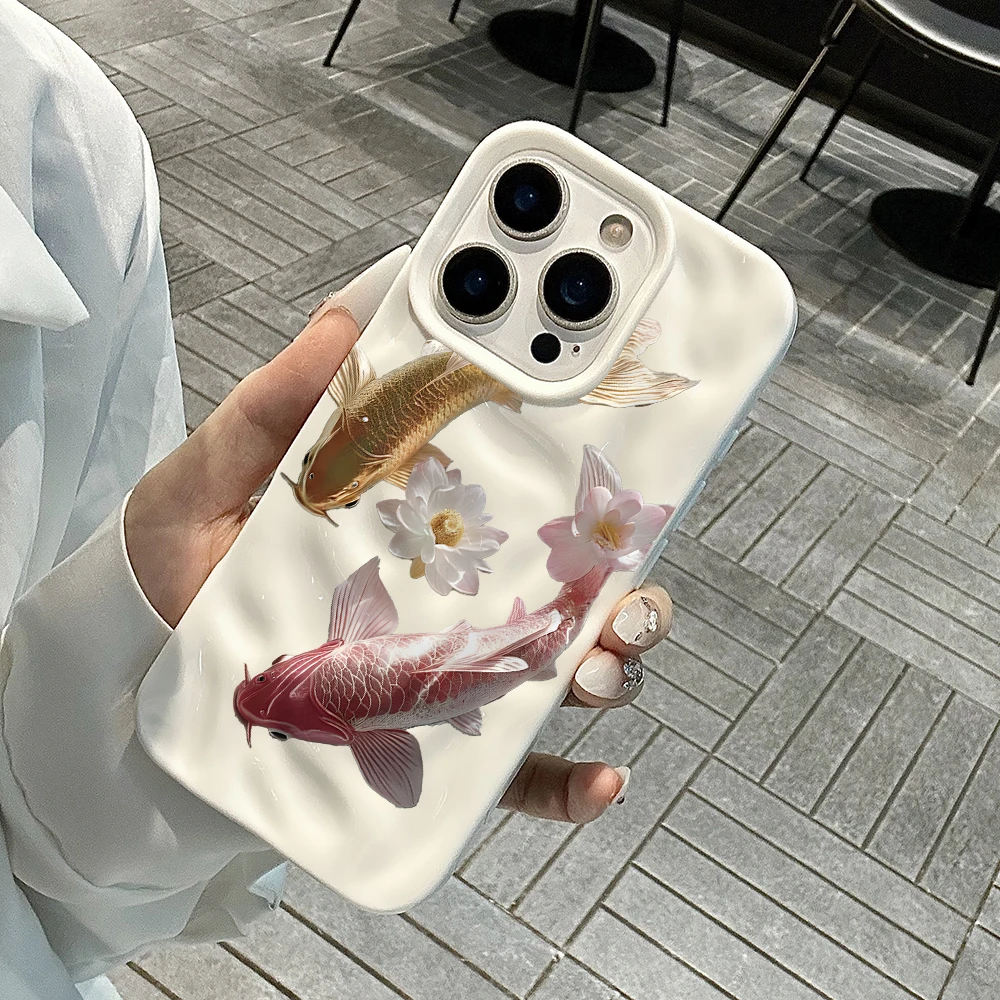 Luxuriöse Koi- und Lotus-Kollage-Handyhülle für iPhone 17 16 15 14 13 12 11 Pro Max 14 Plus 17 Air Falten-Wellen-Soft-Silikon-Cover – Detail 4
