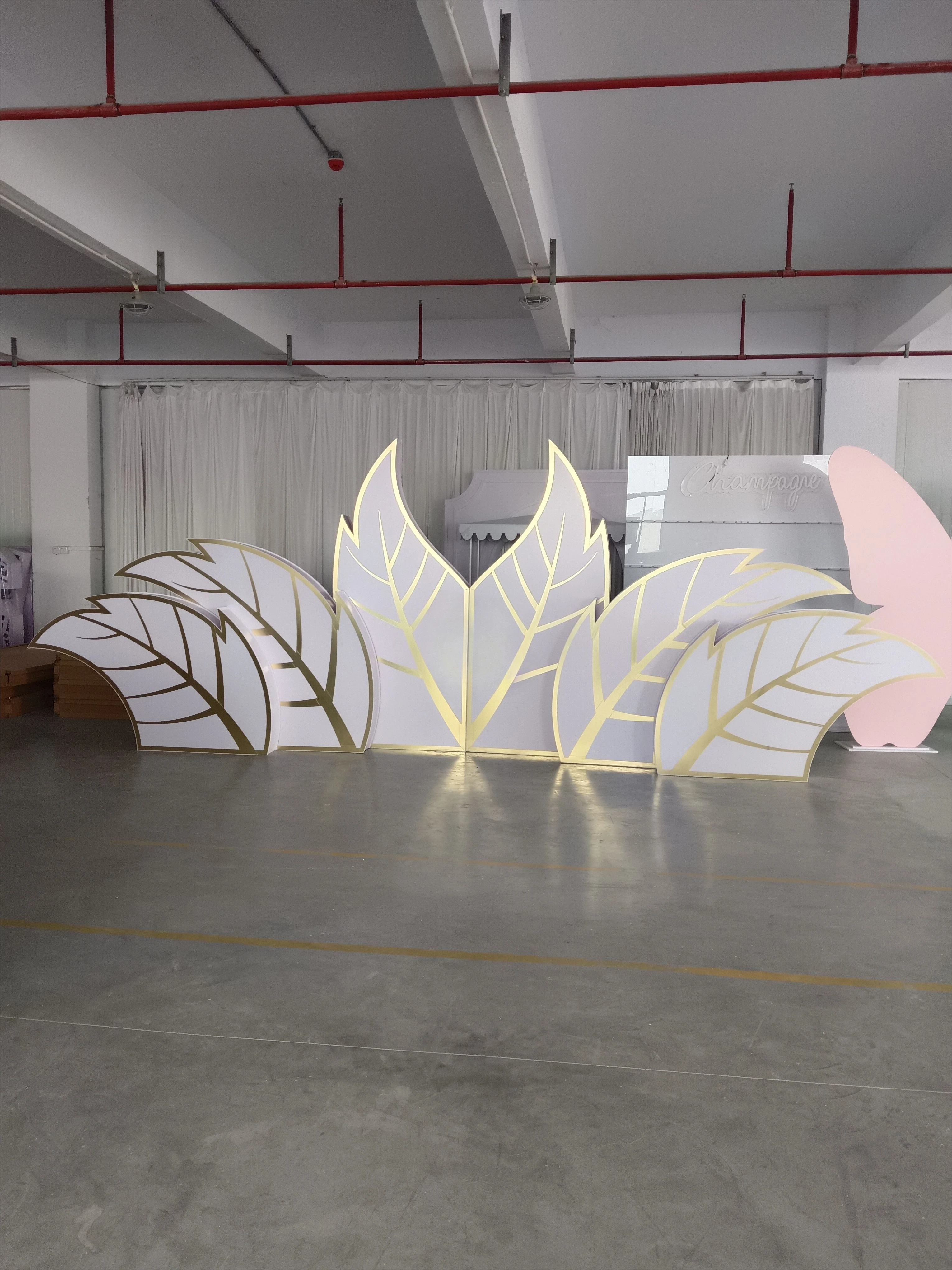 Leaf design gold wedding background rack luxury decoration