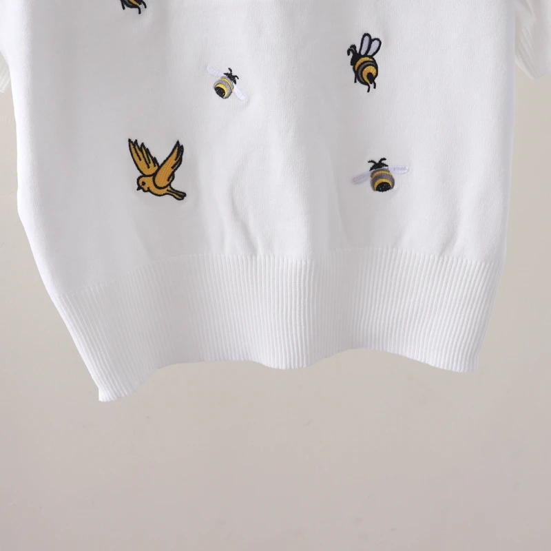 Summer new style college wind two-sleeved color ribbon bee animals embroidered round collar sleeve short-sleeved knitted T-shirt