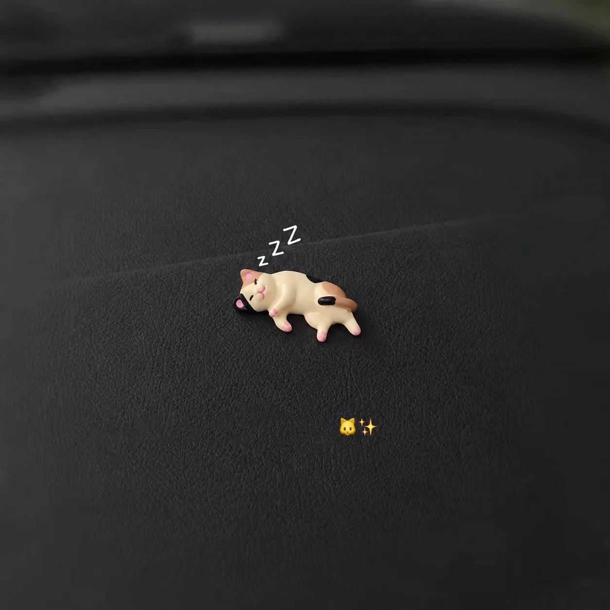 Sleepy Cat Healing Ornaments, New Cute Car Dashboard Decorations, Mini Car Interior & Window Decor