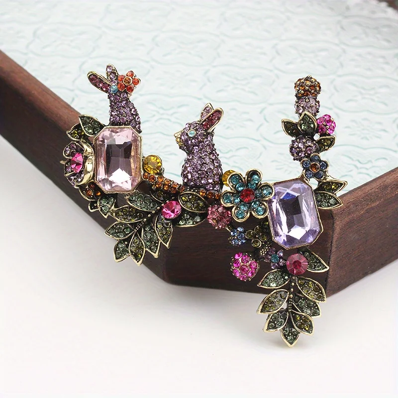 レトロな花の茂みのウサギ、干支のウサギのブローチ、重工業、ファッショナブル